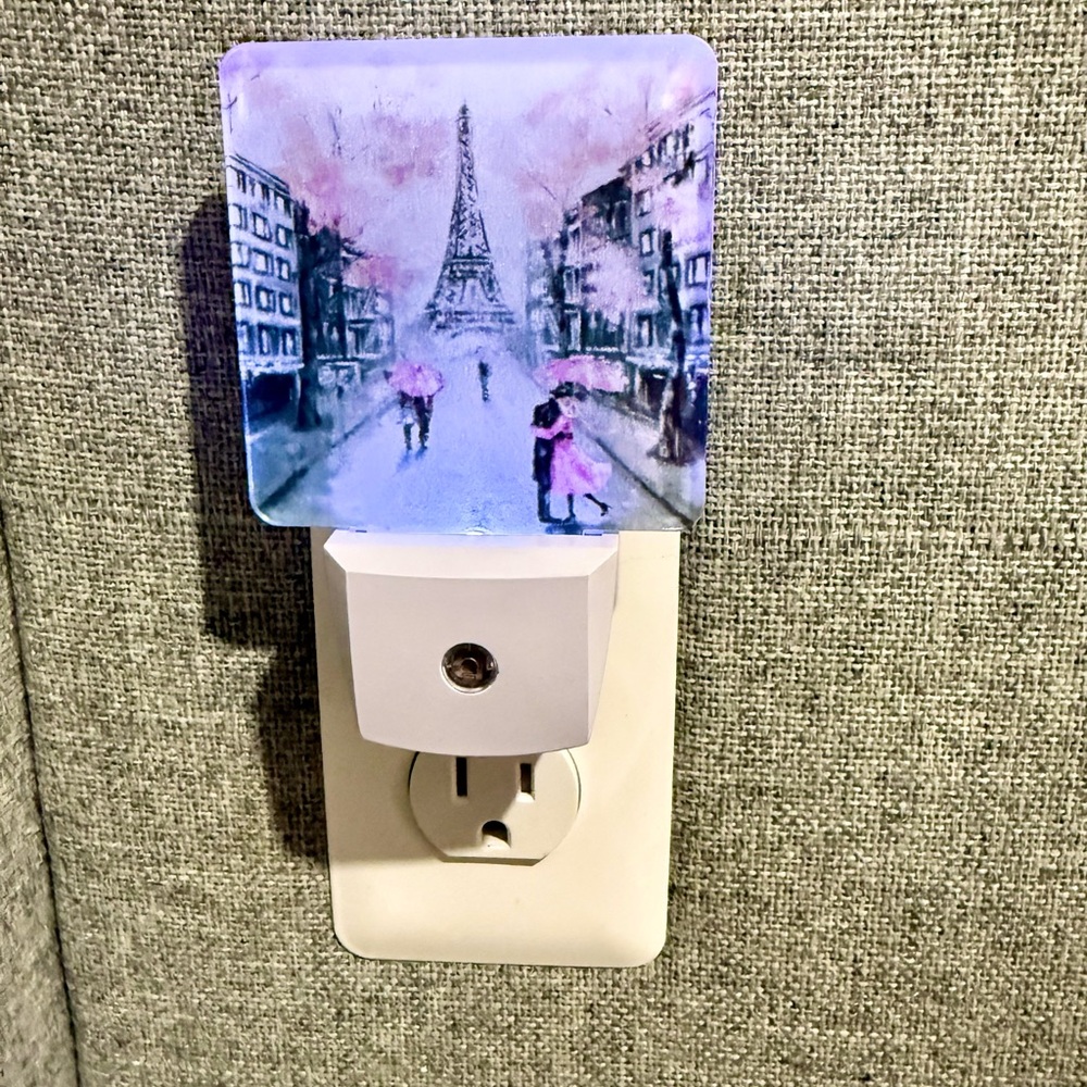 Paris LED nightlight. Gorgeous!
Dimensions: 3 x 4.5 x 2 inch